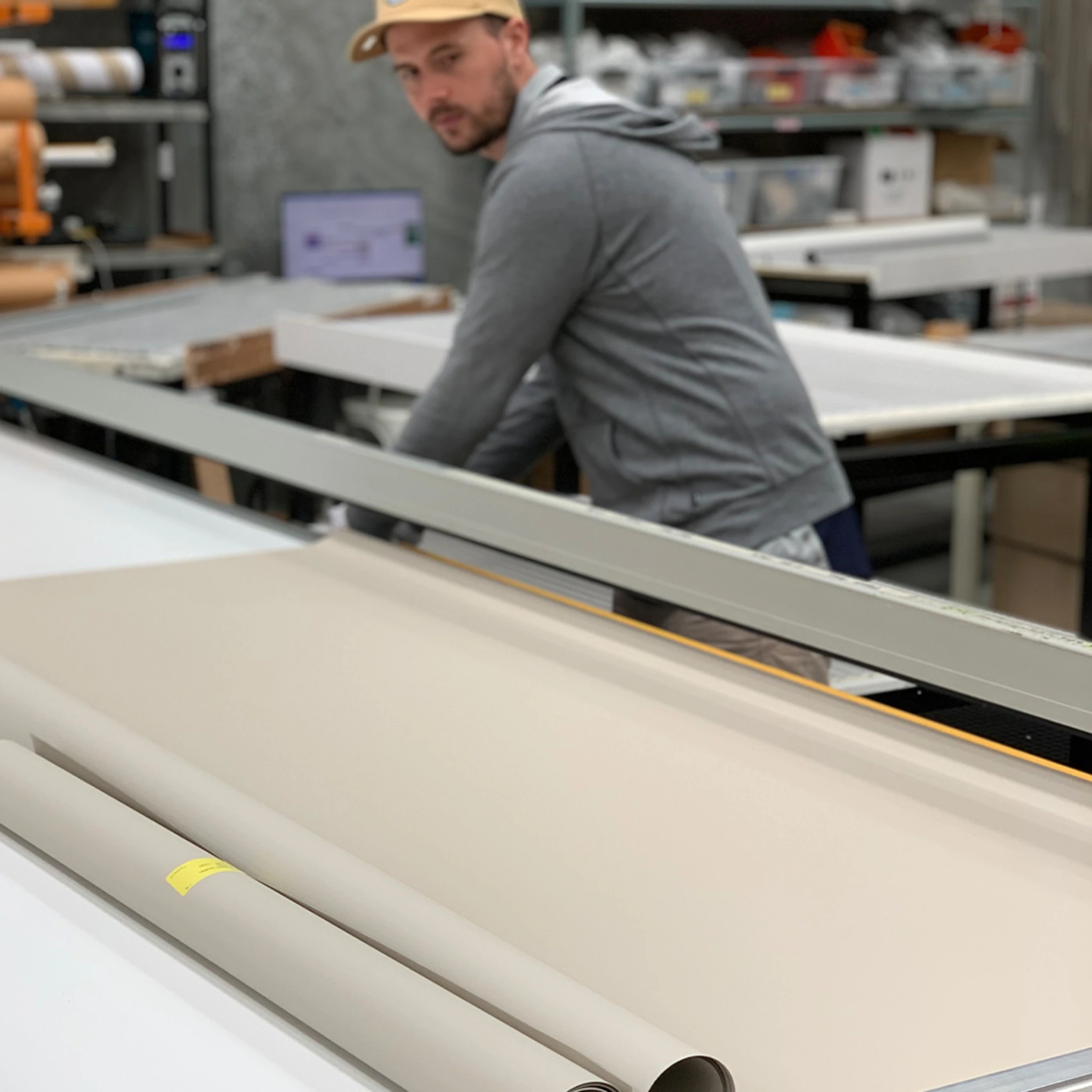 081051-roller_blinds_manufacturing