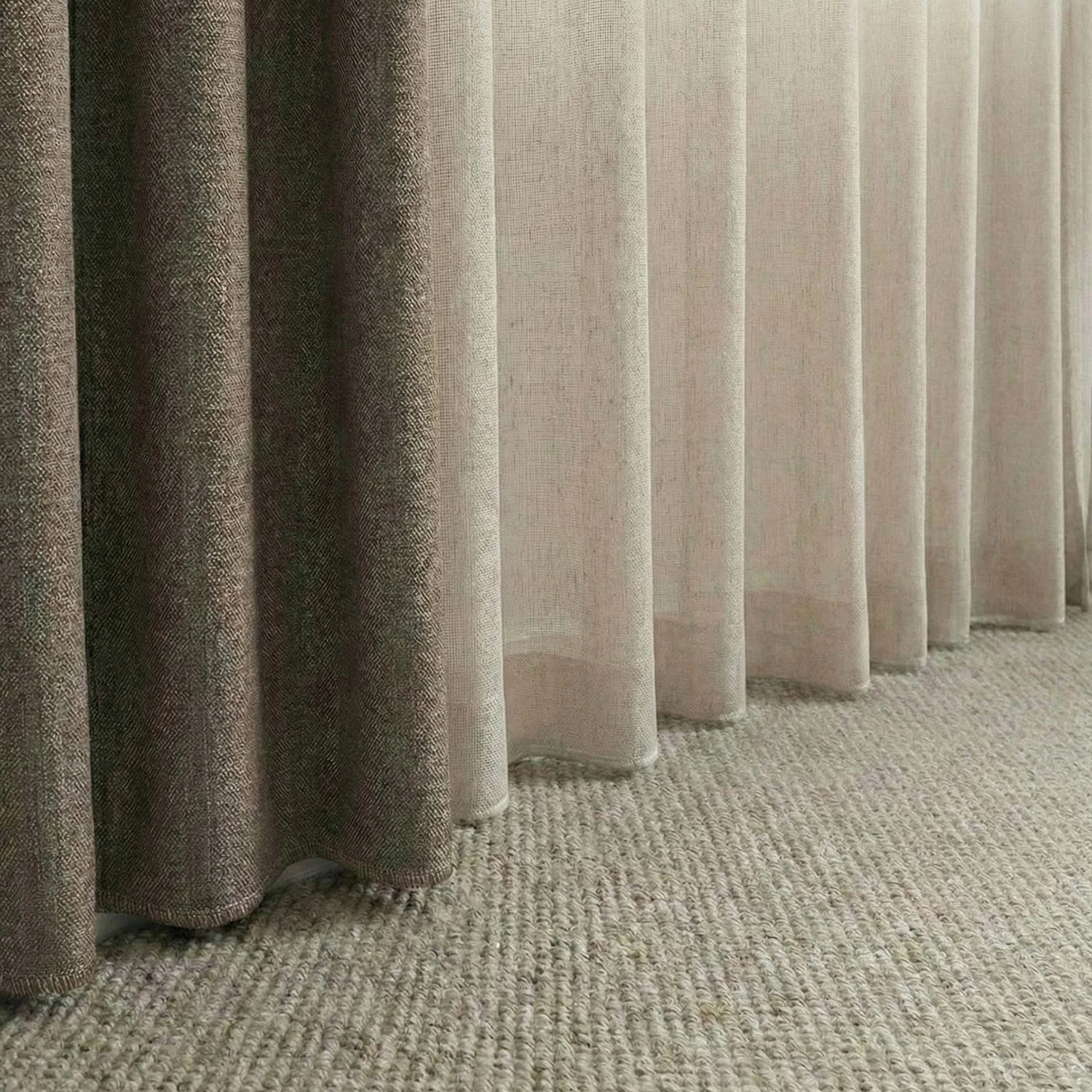 105621-doublecurtain_upclose