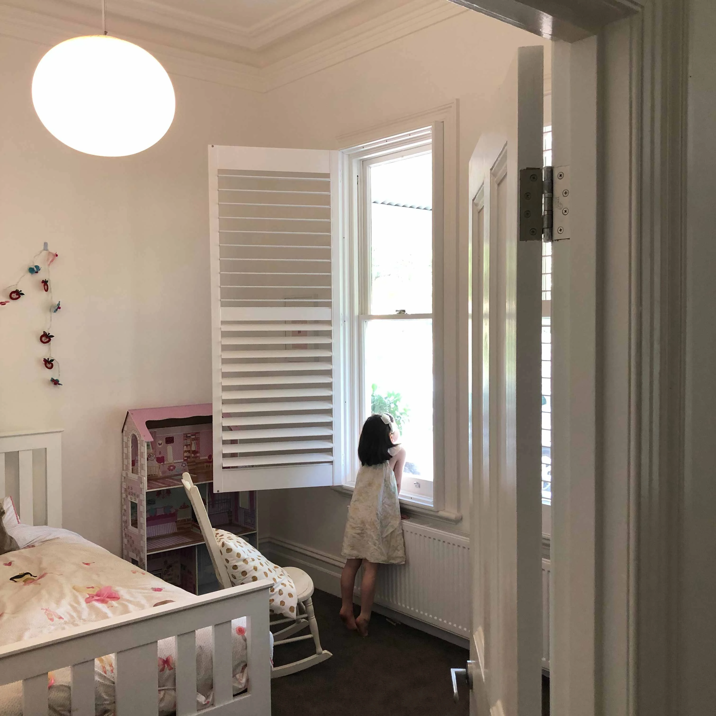 131102-shutter_bedroom