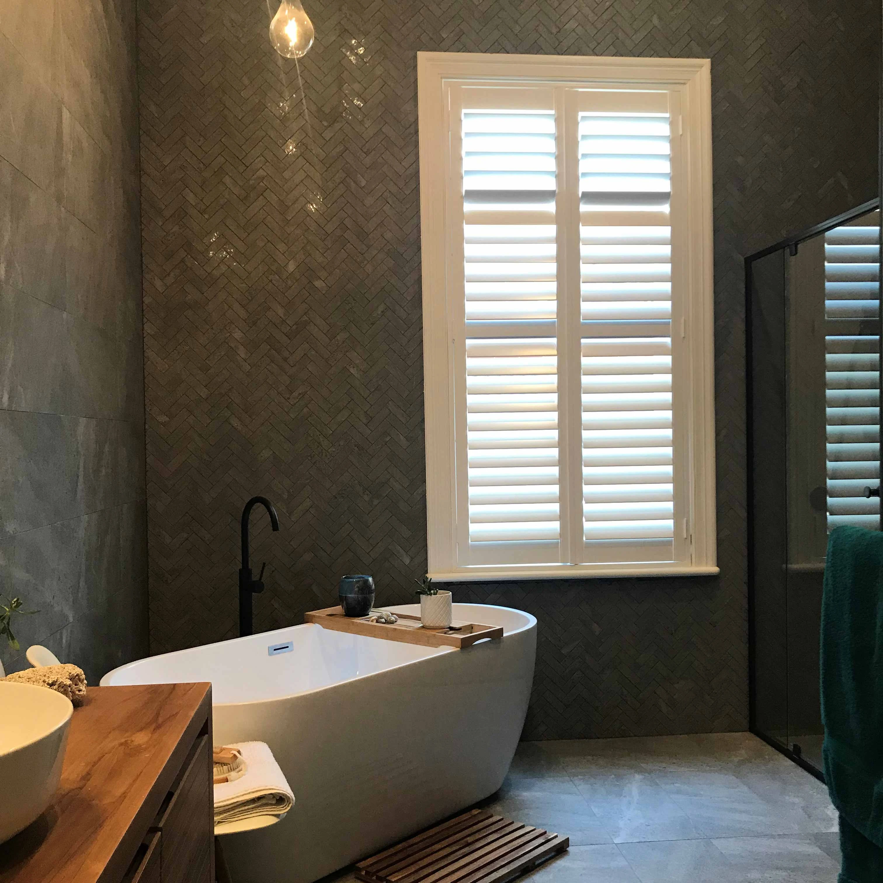 131103-shutter_bathroom2