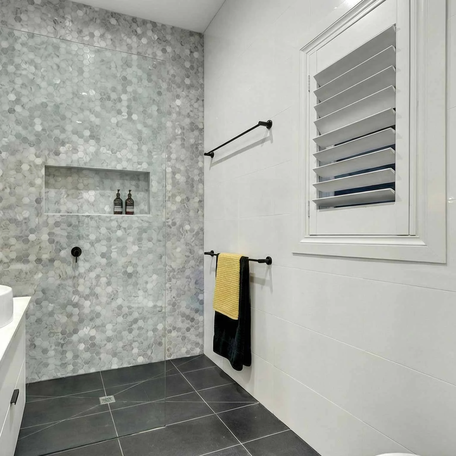 131111-shutter_directmount-in-bathroom