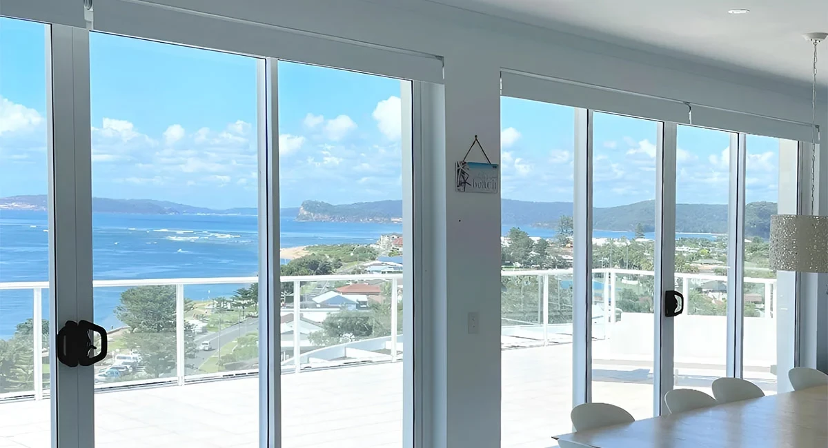How to Clean Mould off Roller Blinds: A Safe, Effective Method for Homes