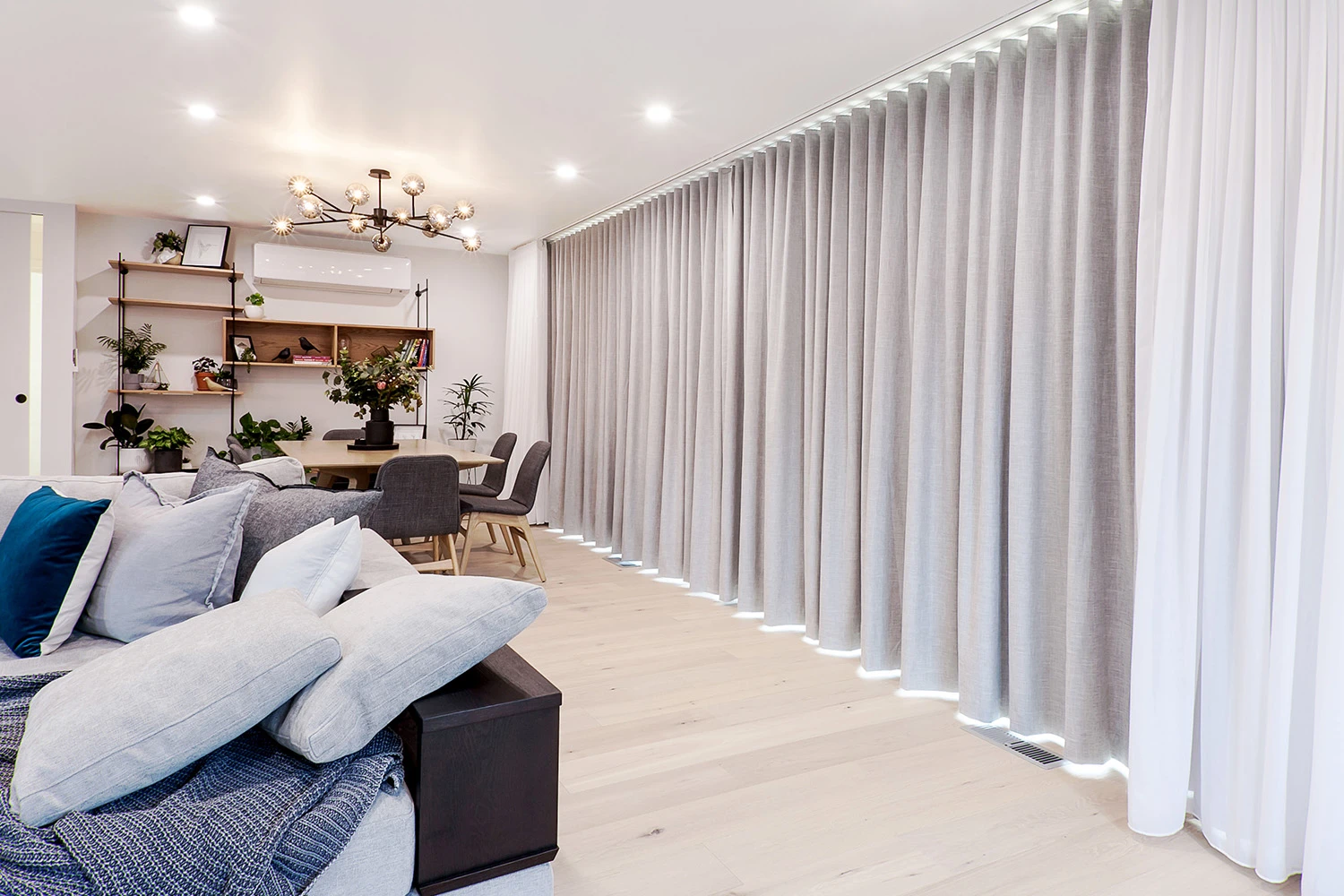 curtain_blockout_curtain_blockout_curtain_blockout_image_asset-library_product-specs-carousel_curtains_ps_curdbl_carousel_3_x-tong_0323 curtain_blockout_curtain_blockout_curtain_blockout_image_asset-library_product-specs-carousel_curtains_ps_curdbl_carousel_3_x-tong_0323