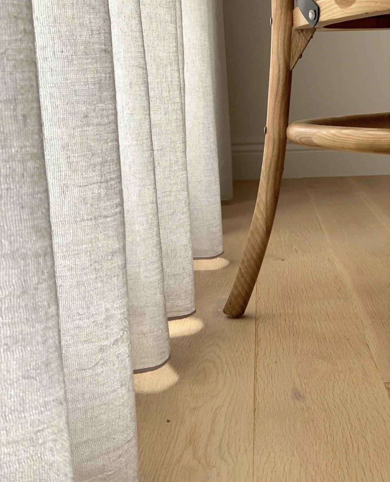 hamptons-elm-avenue_mystique-light-grey-detailsimg_5733