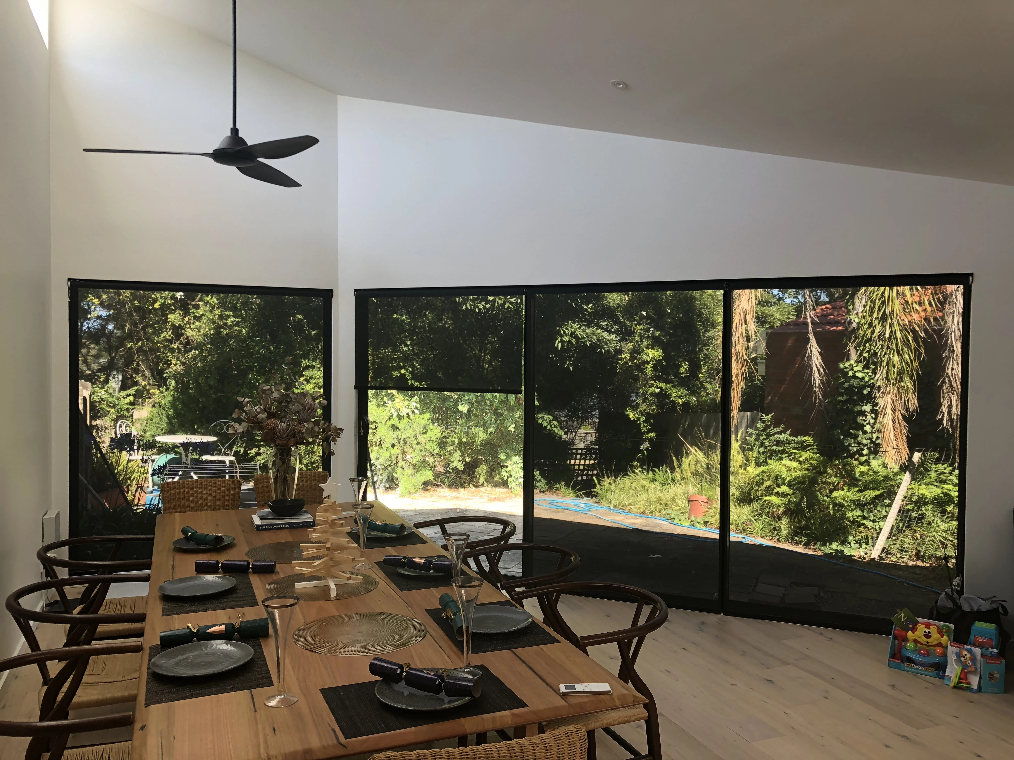 roller_sunscreen__roller_sunscreen__roller_sunscreen__images__linked-roller-blinds__bb_rollerblinds_brek_colling roller_sunscreen__roller_sunscreen__roller_sunscreen__images__linked-roller-blinds__bb_rollerblinds_brek_colling