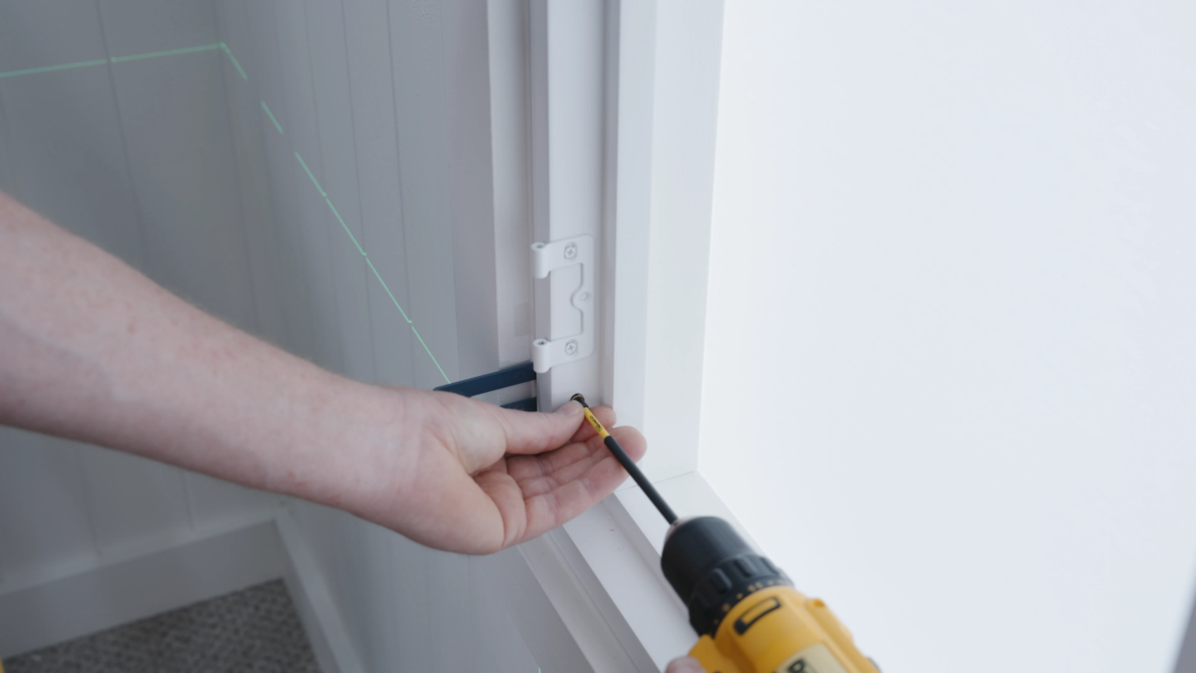 securing-screws-into-framees-