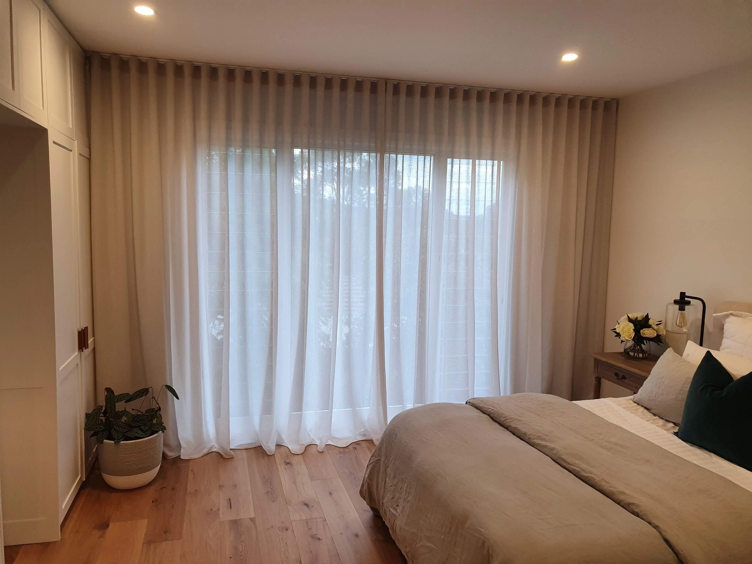 A Smooth and Satisfying Motorised Roller Blinds Experience with iSeekBlinds