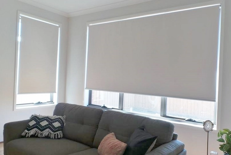 A Smooth and Satisfying Blockout Roller Blinds Experience with iSeekBlinds