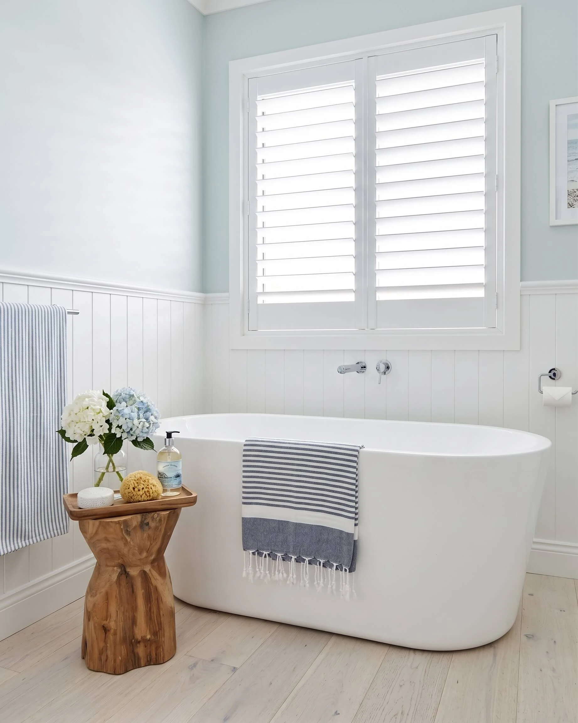 hamptons_style_plantationshutter_bathroom-1
