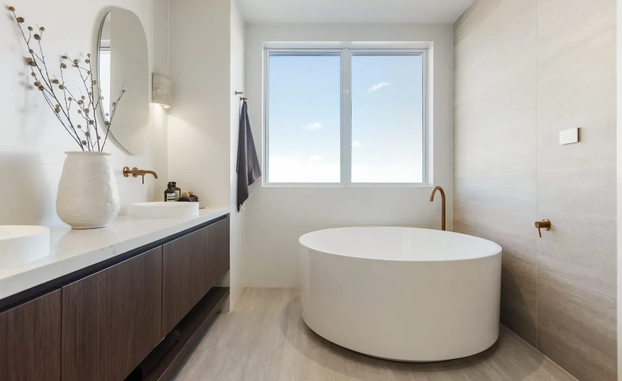 Ensuite in the Mariote 39 display home with a freestanding bath and timber vanity